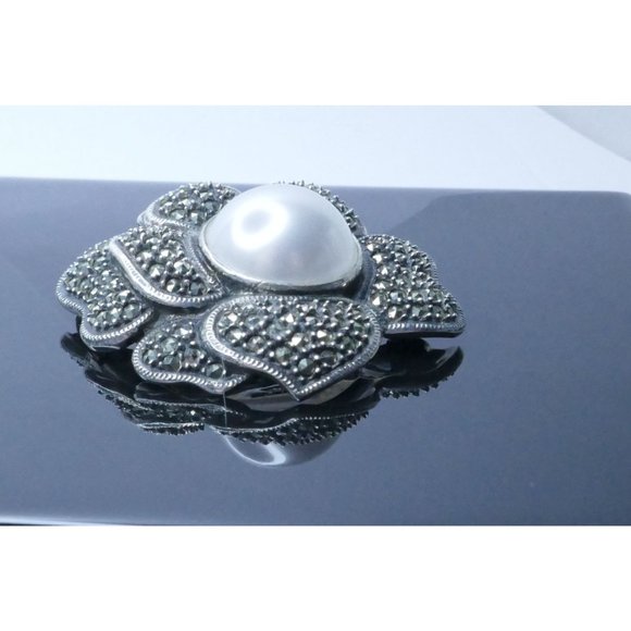 Big Bold Signed Judith Jack Sterling Silver Marcasite Faux Pearl Flower Brooch - Picture 5 of 12